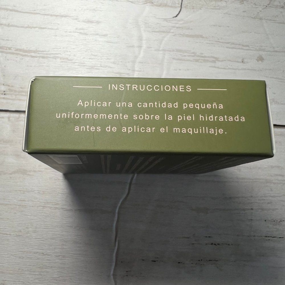 Italia deluxe poreless face filter putty primer - Picture 4 of 8